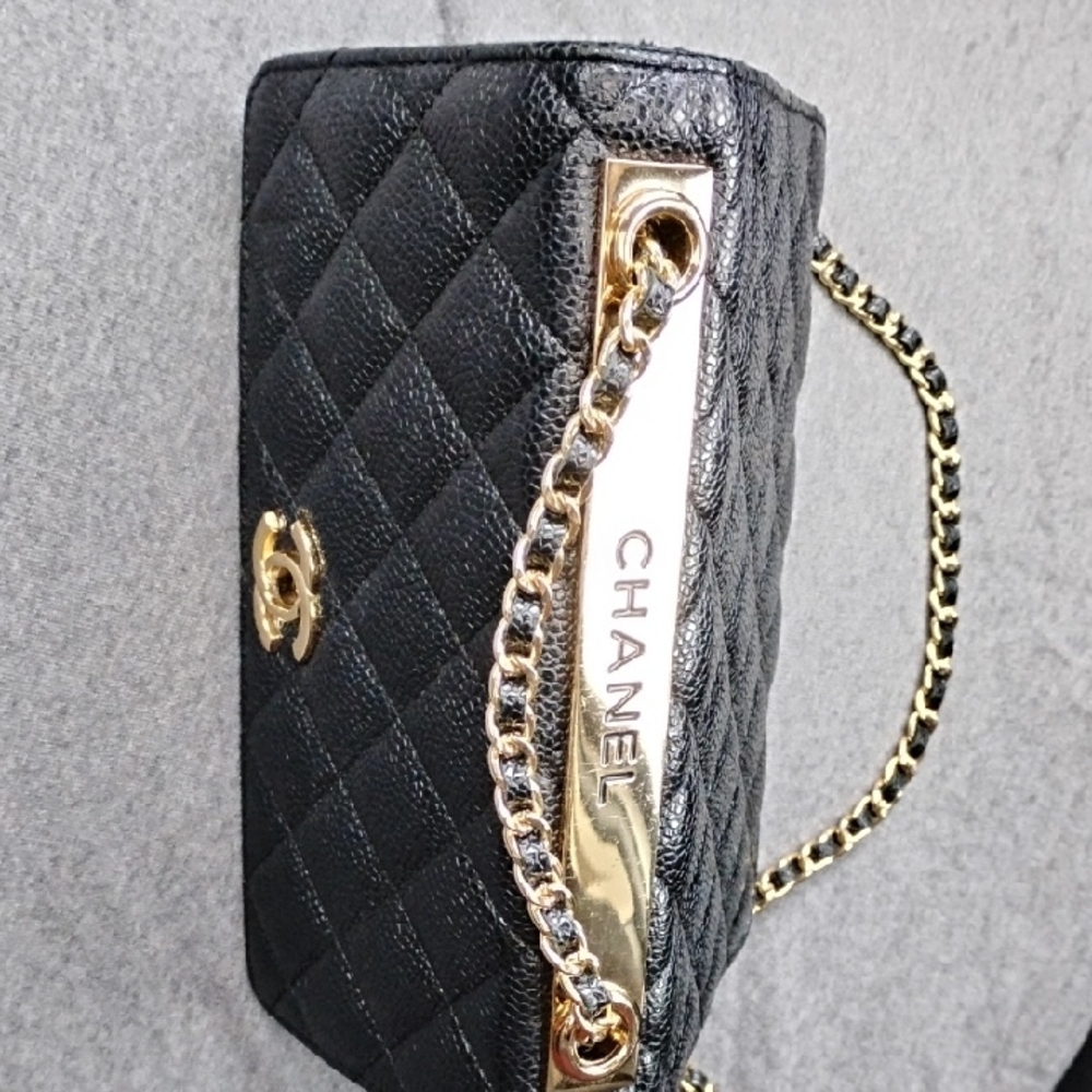 CHANEL Black Quilted Crossbody Bag with Gold Chain - Picture 4 of 4